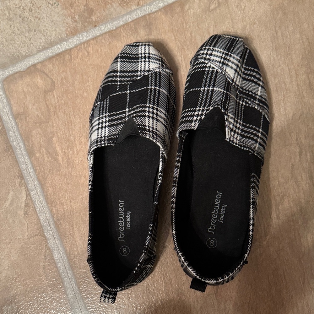 Streetwear Society Plaid Slip-On Flats in Black & White Plaid size 8